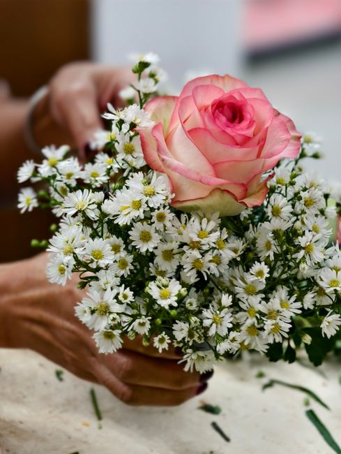 DIY bouquet for a garden wedding when to hire a professional instead